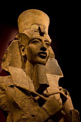  Cuộc Cách Mạng Vua Amenhotep IV: Chuyển Biến Đáng Kinh Ngạc Về Tôn Giáo và Nghệ Thuật Cổ Ai Cập