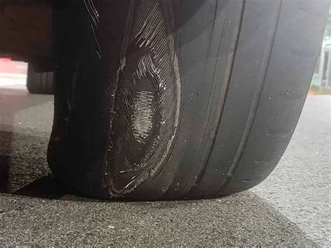 What Does a Bald Tire Look Like? And Why Does It Remind Me of a Forgotten Melody?